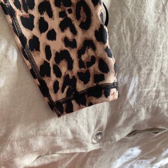 NWOT Victoria’s Secret Sz L Cheetah Leggings - Picture 7 of 7